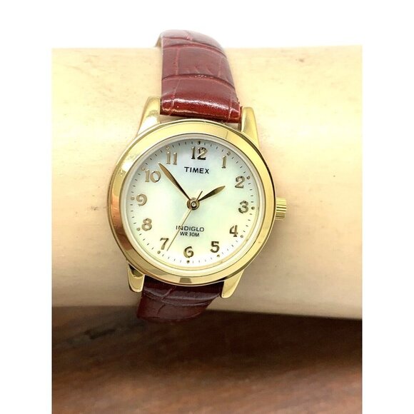 Timex Women's Watch T21693 Indiglo Quartz Mother of Pearl Burgundy Leath… - Picture 11 of 14